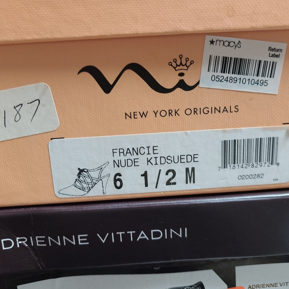 Women's heeled shoes